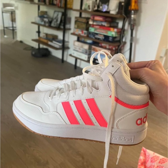 Adidas women’s hoops size 8.5 - Picture 1 of 6